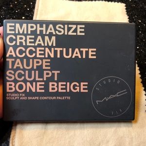 MAC Cosmetics Contour Palette- Light/Medium